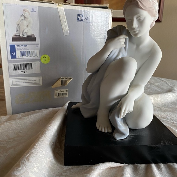 RETIRED 2004 ‘SOOTHING REFLECTIONS’ Lladro item# 01016888 - Picture 4 of 15